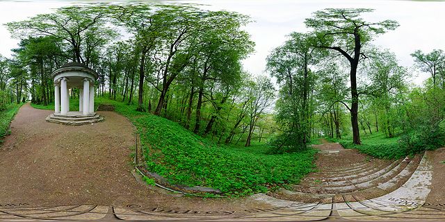 заповедник Горки Ленинские фото беседка в лесу