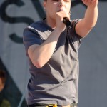 на сцене группа Ocean Waves