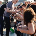 Ocean Waves на раздаче автографов